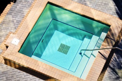 Concrete-hot-tub-with-a-square-shape-in-the-Saint-Louis-Missouri-area