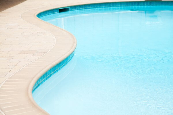 Beautiful-swimming-pool-tiles-by-scarlet-pools-st-louis-missouri
